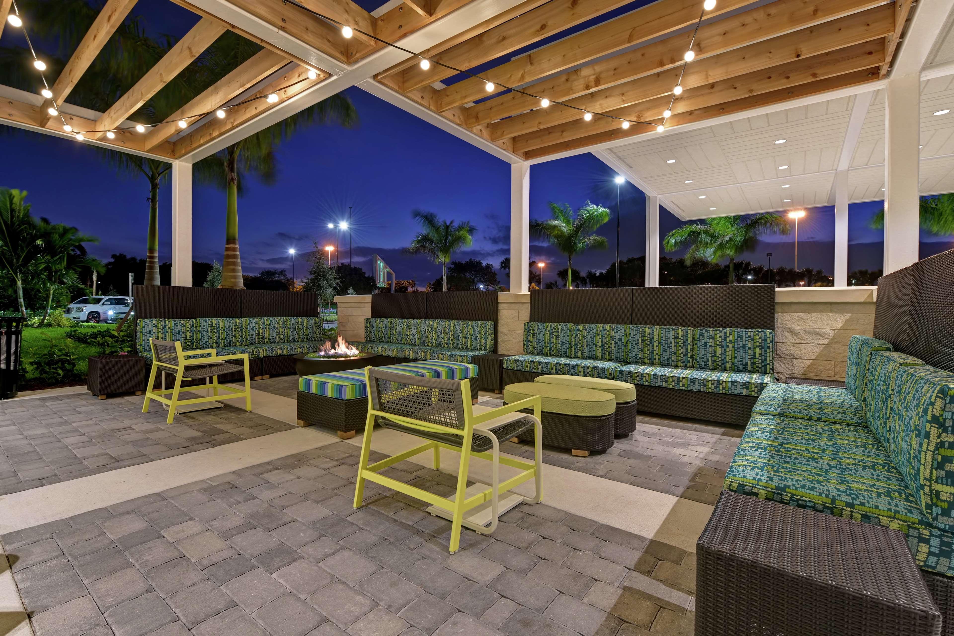 Home2 Suites By Hilton West Palm Beach Airport Cloud Lake Экстерьер фото