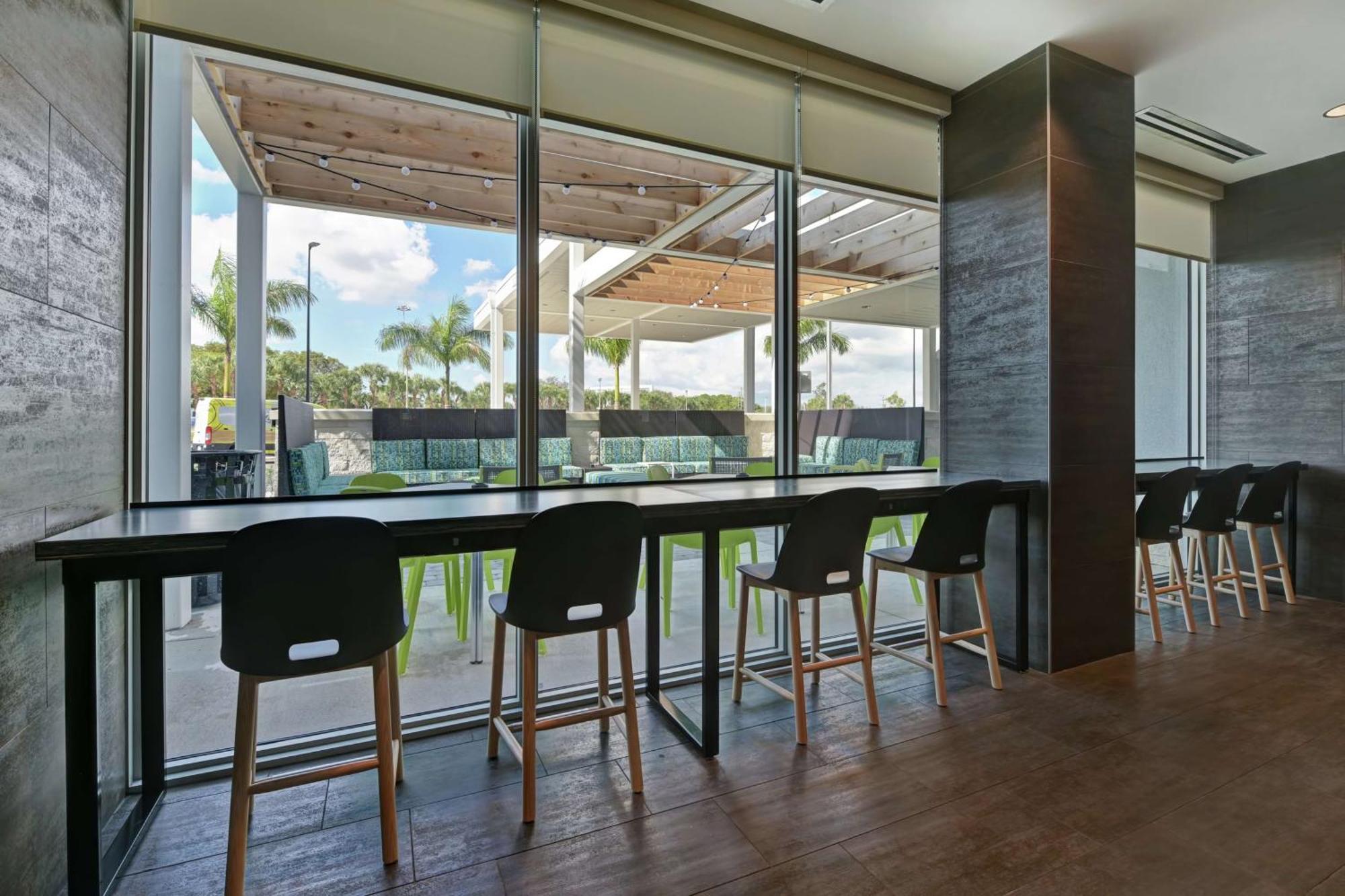 Home2 Suites By Hilton West Palm Beach Airport Cloud Lake Экстерьер фото