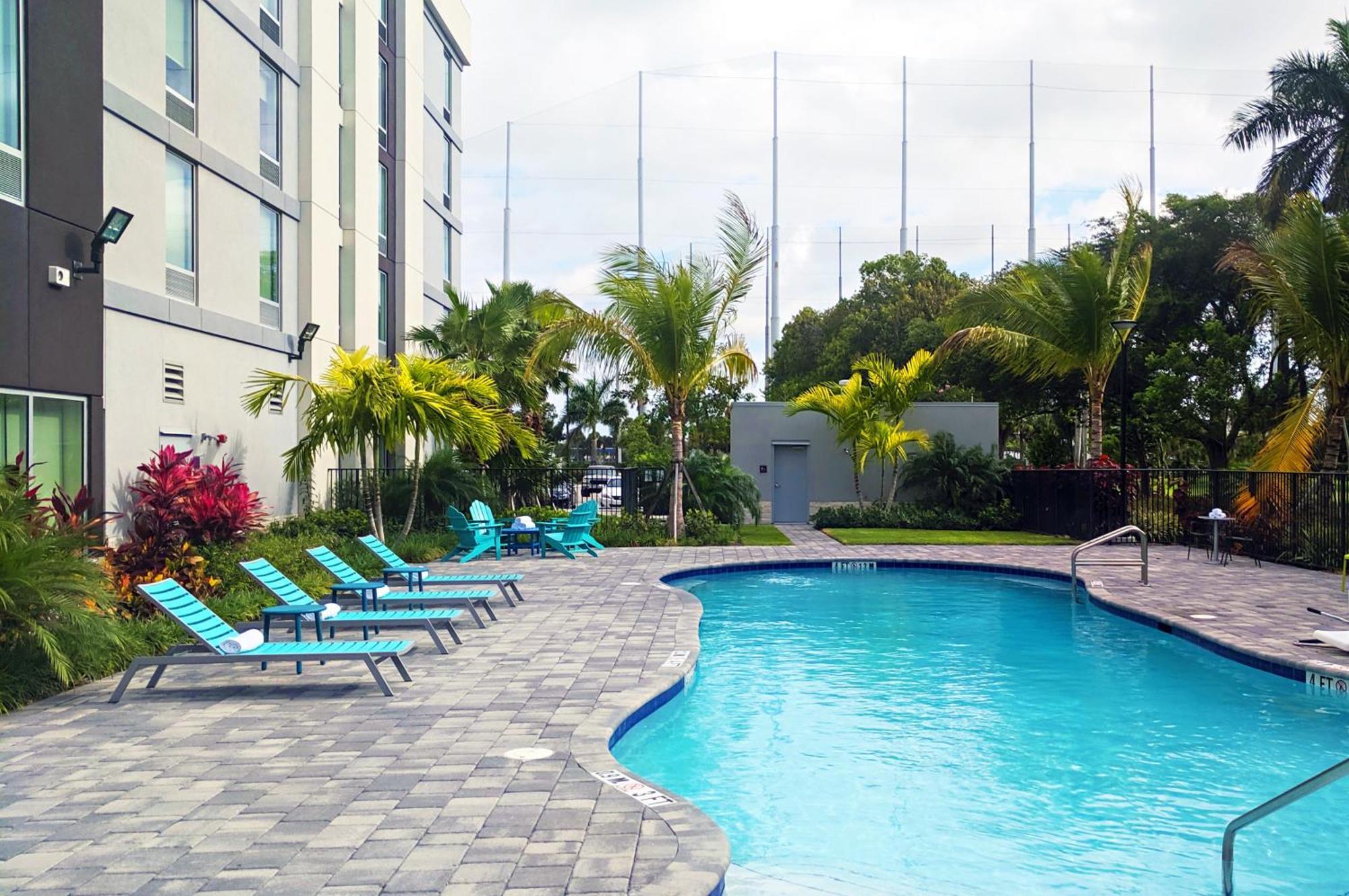 Home2 Suites By Hilton West Palm Beach Airport Cloud Lake Экстерьер фото